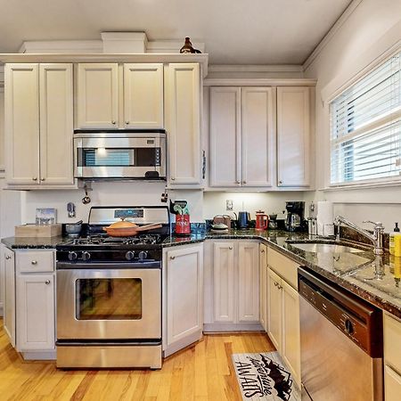 Beaumont Bungalow ポートランド エクステリア 写真