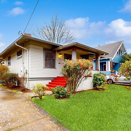 Beaumont Bungalow ポートランド エクステリア 写真
