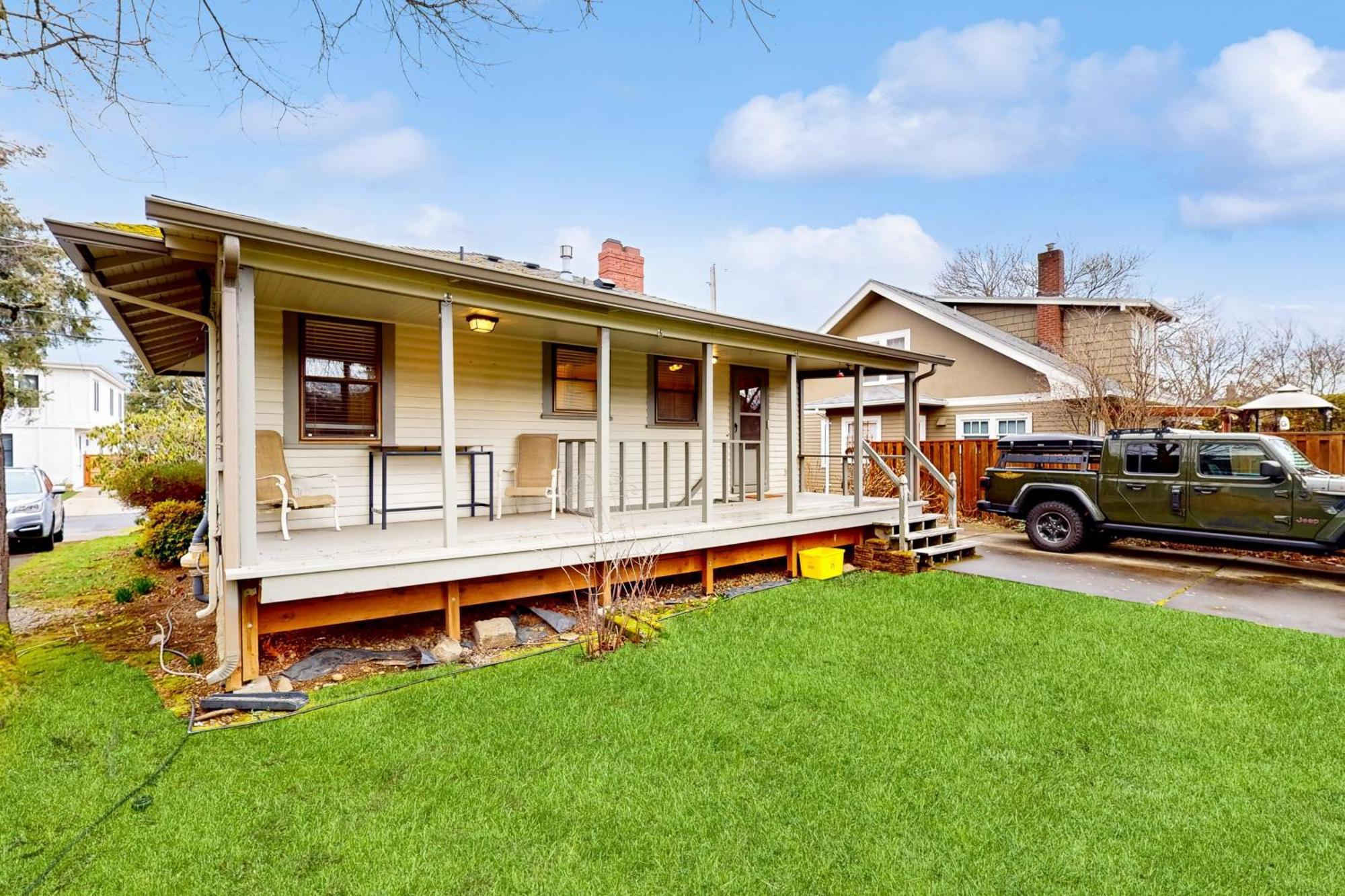 Beaumont Bungalow ポートランド エクステリア 写真