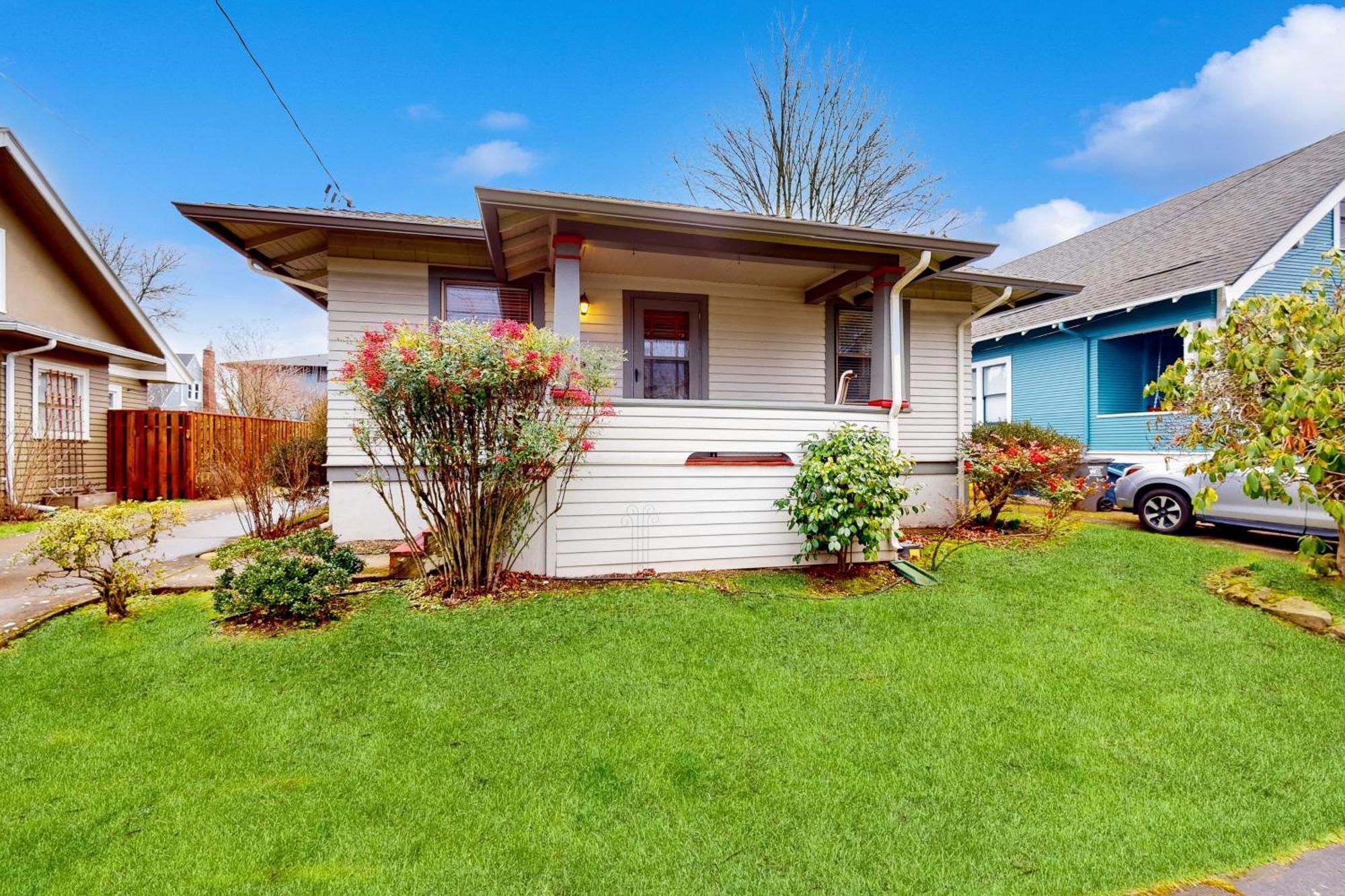 Beaumont Bungalow ポートランド エクステリア 写真